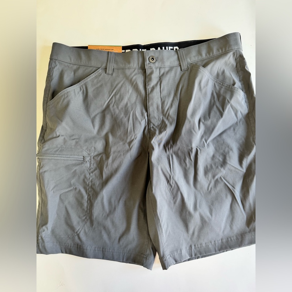 NWT! Eddie Bauer Men’s Rainier Shorts. Size 38. Gray. 10 Inch Tech